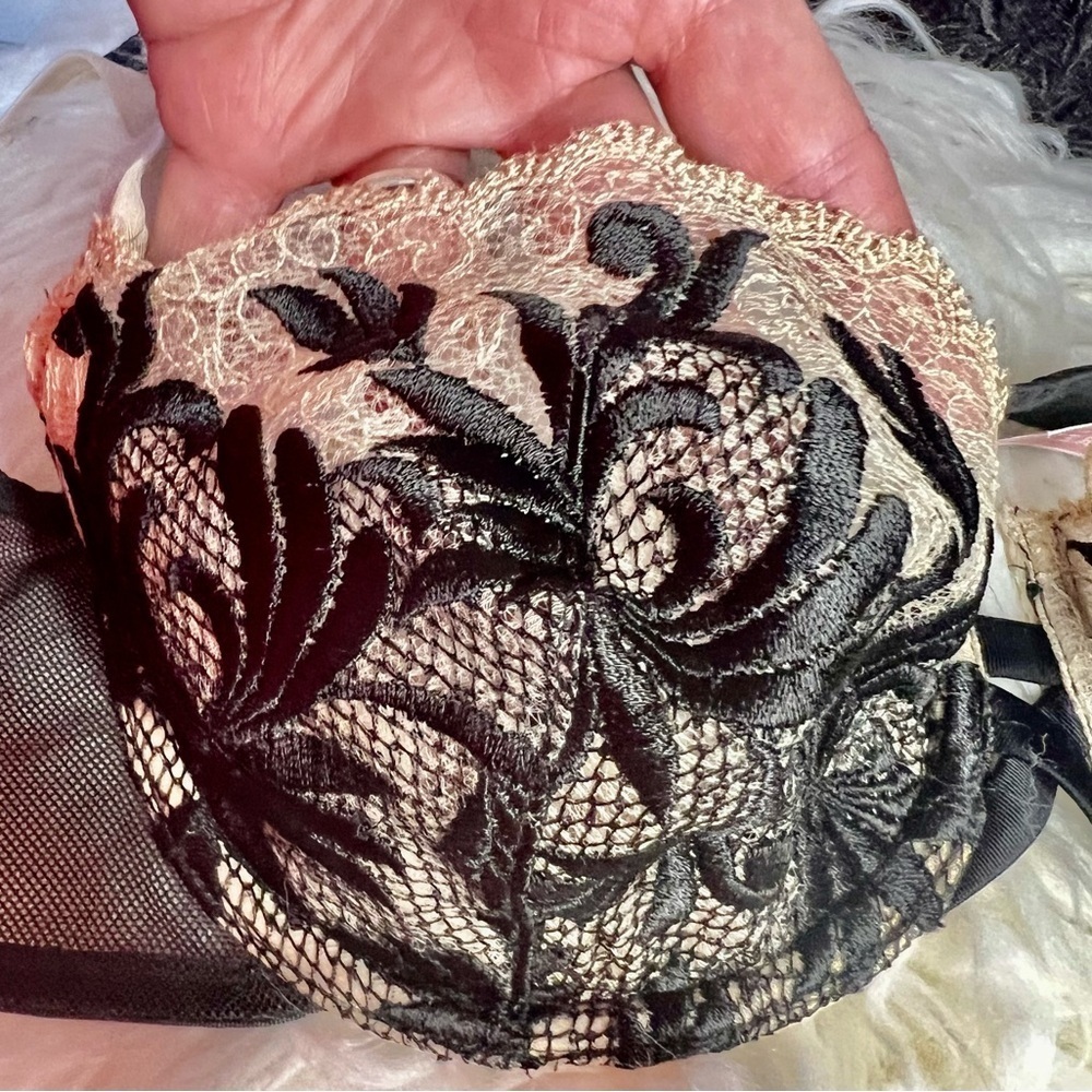 Victoria's Secret Black Lace Bra Intimates - Picture 3 of 8